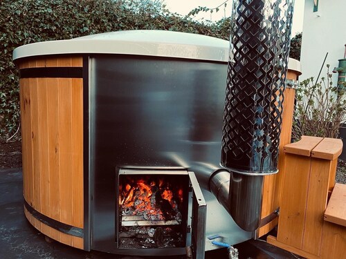 Ambiance Ameland With wood-fired hut tub 250 meters from center Hollum