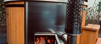 Ambiance Ameland With wood-fired hut tub 250 meters from center Hollum