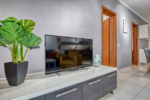 TV - Spacious 2 bedroom apartment in Spinola Bay CGRE1-1 (St Julian's)