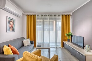 TV - Spacious 2 bedroom apartment in Spinola Bay CGRE1-1 (St Julian's)