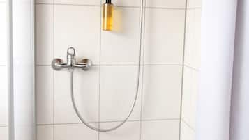 En bruser med brusehoved og en shampoo.