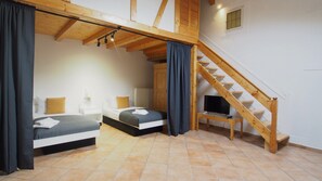 Deluxe-Apartment, Balkon | Hochwertige Bettwaren, Schreibtisch, laptopgeeigneter Arbeitsplatz
