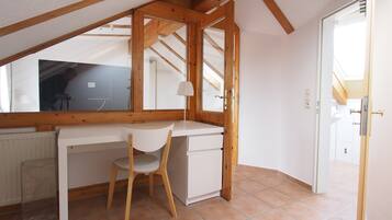 Studio | Premium bedding, desk, laptop workspace, rollaway beds