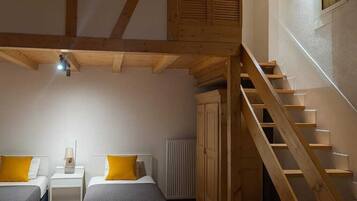 Desk, laptop workspace, free WiFi