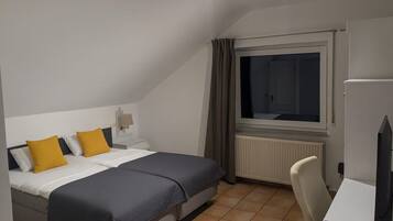 مكتب ومساحة عمل للكمبيوتر المحمول وواي فاي مجانًا