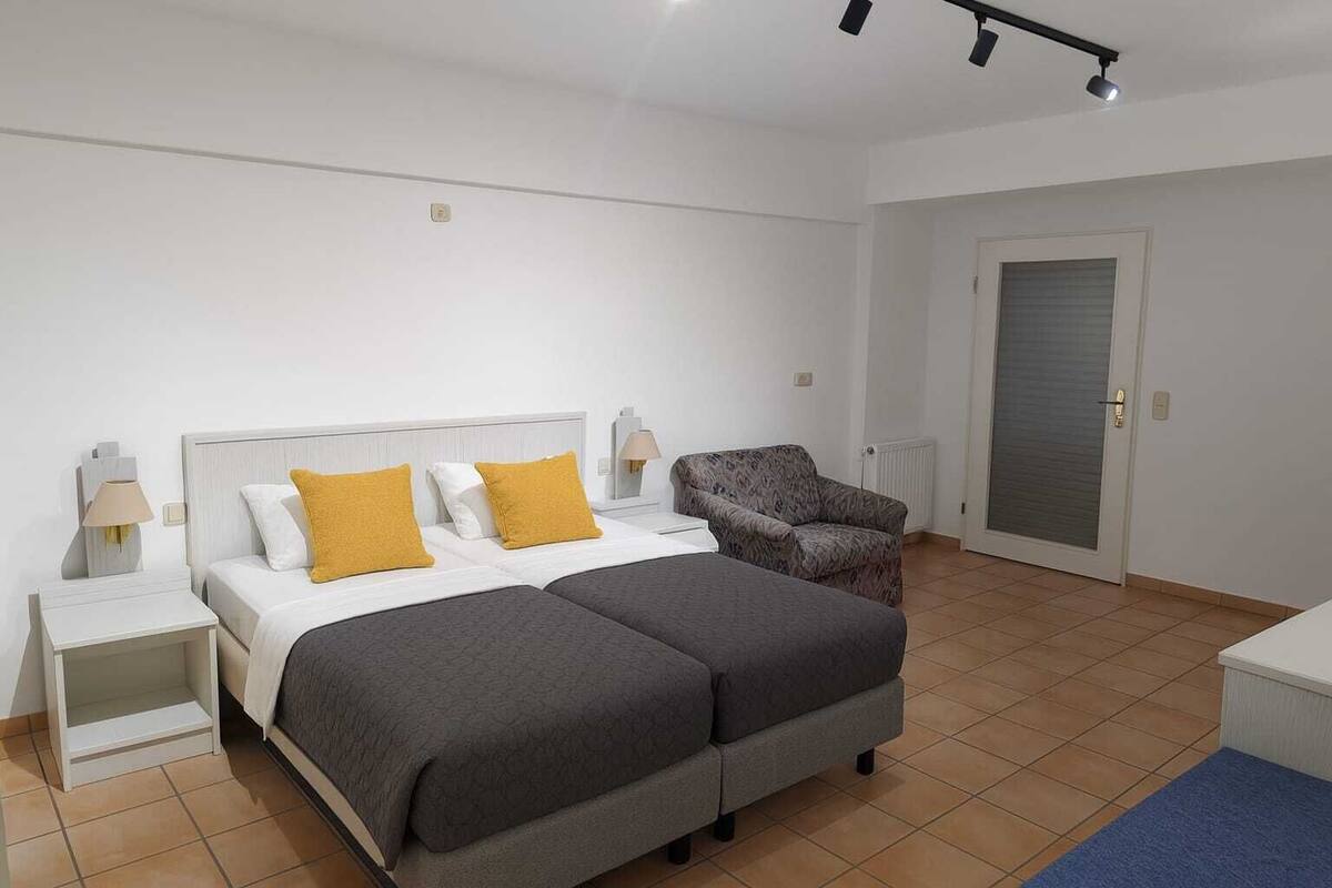 Desk, laptop workspace, free WiFi