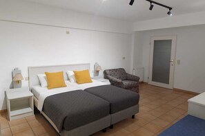 Bureau, espace de travail pour ordinateur portable, Wi-Fi gratuit