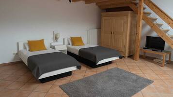 Deluxe Apartment, Balcony | Premium bedding, desk, laptop workspace, rollaway beds