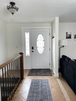 Interior - 2 whole houses, Fire pit, Game room, feel at home. (South Jordan)