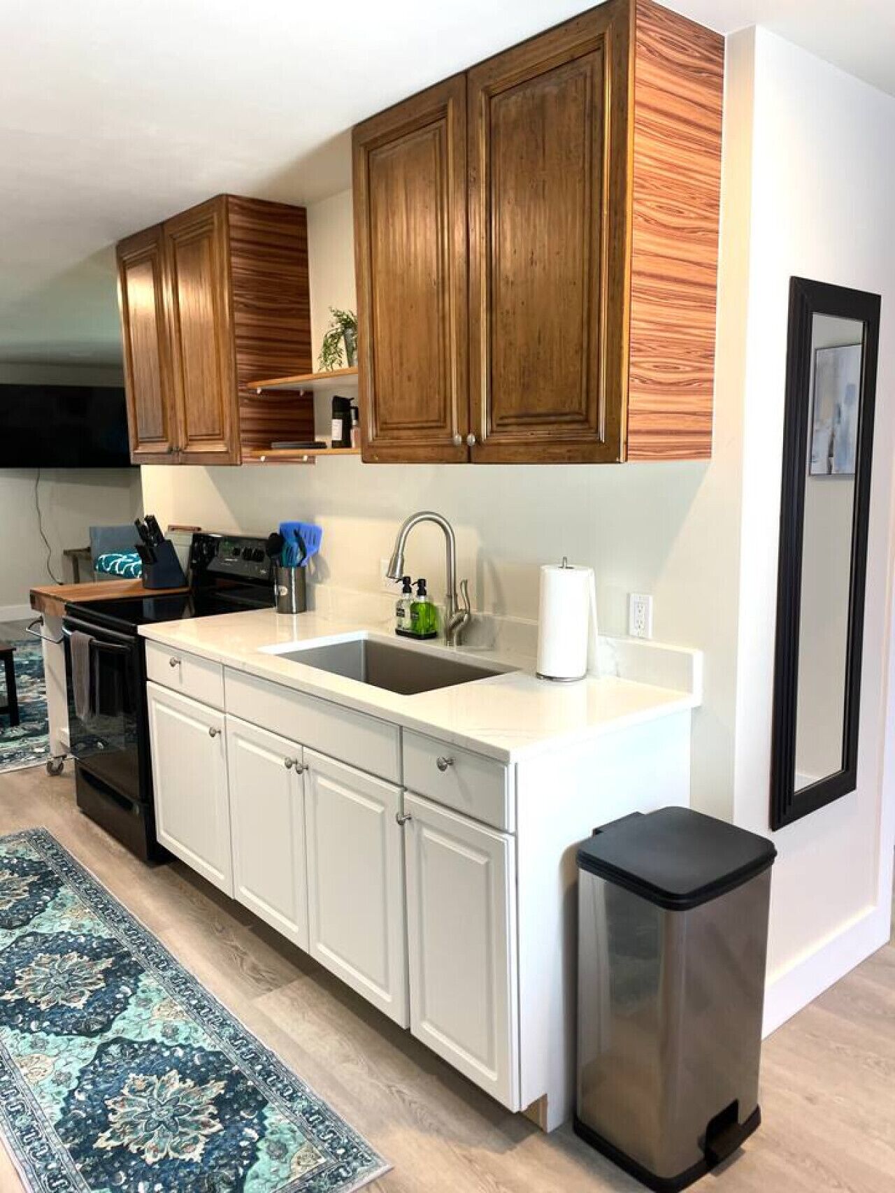 冷蔵庫、電子レンジ、オーブン、コンロ