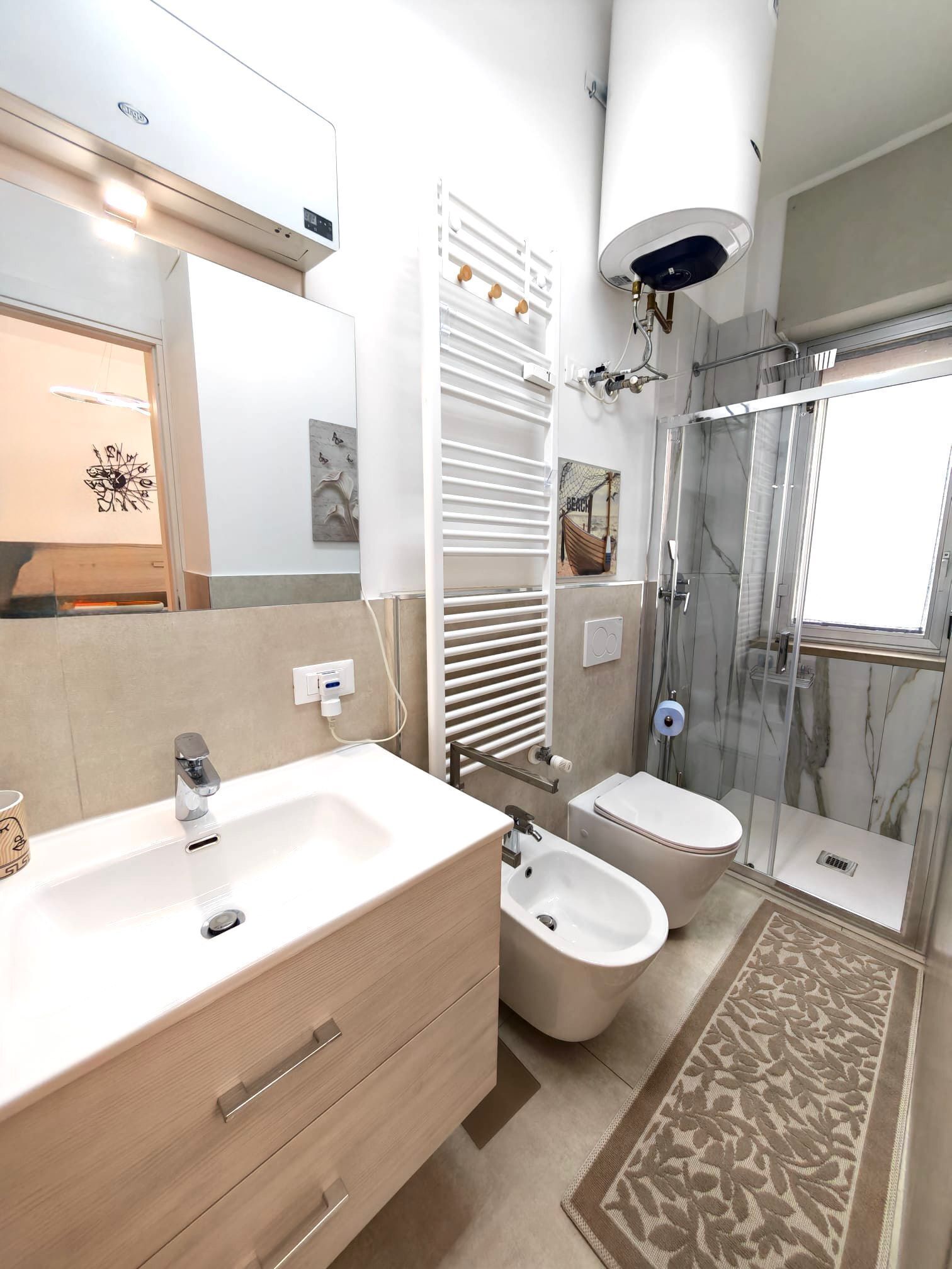 Doccia, asciugacapelli, bidet, asciugamani