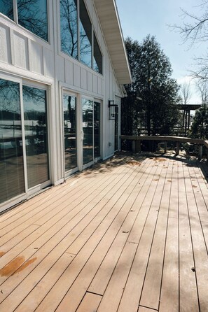 Terrace/patio - Chasing Lakeside Sunsets Elysian MN
-Lake Front Property- (Elysian)