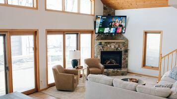 Smart TV, chimenea, videojuegos, mesa de ping pong