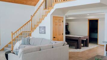 Smart TV, fireplace, video games, table tennis