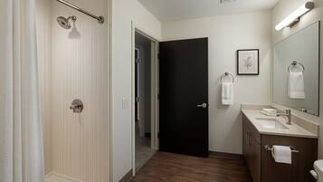 Secador de pelo y toallas