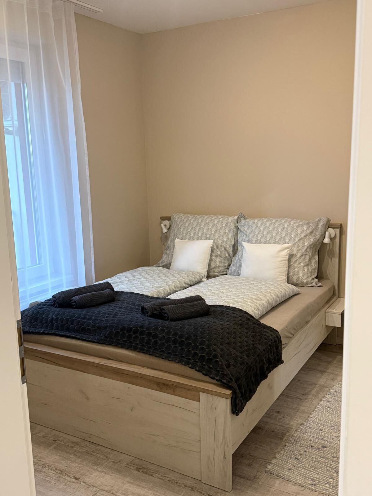 1 slaapkamer, een strijkplank/strijkijzer, wifi, beddengoed