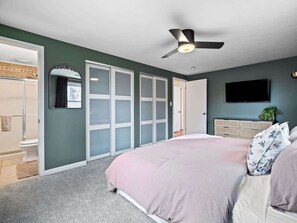 5 عدّة غرف نوم ومكواة/لوح كي وواي فاي وملاءات أسرّة