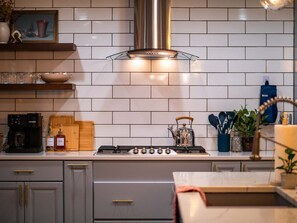 Microwave, oven, stovetop, dishwasher - Lake Escape|Pool Table|Kids Game Room|Wii|Foosball (Avon Lake)