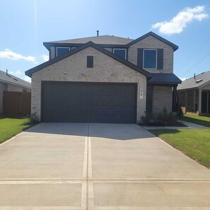 Exterior - Peaceful 4-bedroom house in charming Katy, Near Energy Corridor, Lagoon, parks. (Katy)