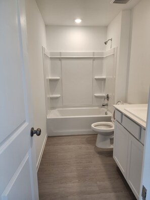 Shower, towels, soap, toilet paper - Peaceful 4-bedroom house in charming Katy, Near Energy Corridor, Lagoon, parks. (Katy)