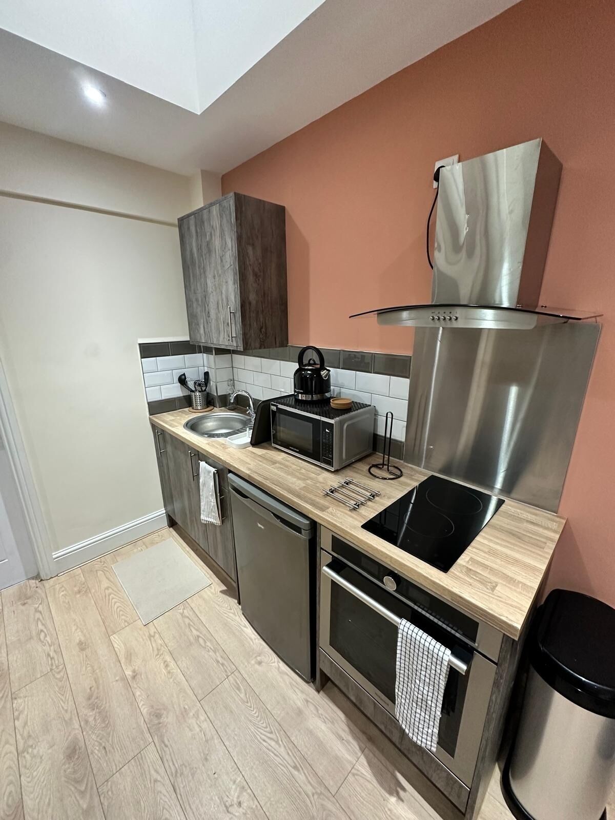 Microwave, oven, stovetop, cookware/dishes/utensils