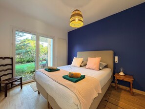 2 bedrooms, iron/ironing board, bed sheets