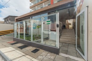 Exterior detail - Fully Equipped Apartments in a Privileged Location, 150m From the Beach in Salvador Sess (Salvador)