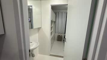 Apartamento básico | Banheiro | Chuveiro