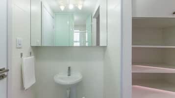 Apartemen Basic | Kamar mandi | Shower