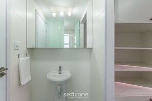 ベーシック アパートメント | バスルーム | シャワー