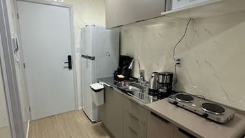 Basic Apartment | Private kitchen