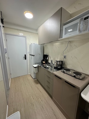 Basic Apartment | Private kitchen