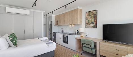 Iron/ironing board, internet, bed sheets