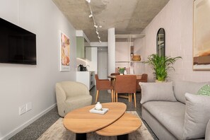 TV - Coastal Studio in the Heart of Sea Point | Pool (Cape Town)