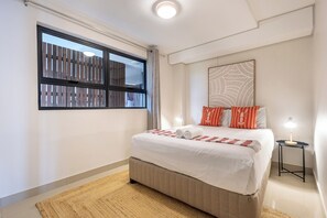 Tabla de planchar con plancha, Internet, ropa de cama