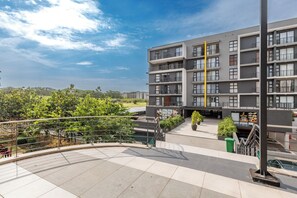 Property grounds - Chic Umhlanga Escape | Top-Floor 2BR with Views (Umhlanga)