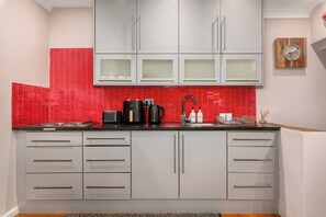 Fridge, microwave, stovetop, electric kettle - Industrial-Chic Apartment | City Centre (Cape Town)