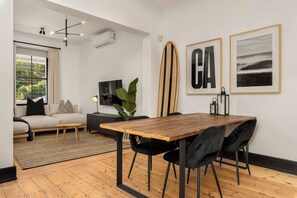 Dining - Luxury  Designer  Sea Point Retreat (Cape Town)