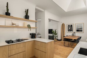 Fridge, microwave, oven, dishwasher - Luxury  Designer  Sea Point Retreat (Cape Town)