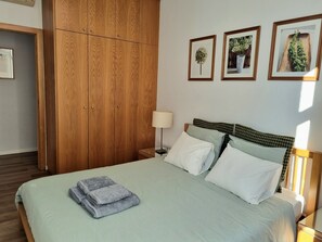 1 bedroom, iron/ironing board, WiFi, bed sheets - In the heart of the city, Chiado! Parking Included (Lisboa)