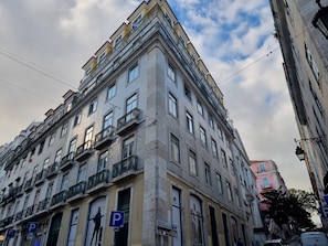 Exterior - In the heart of the city, Chiado! Parking Included (Lisboa)
