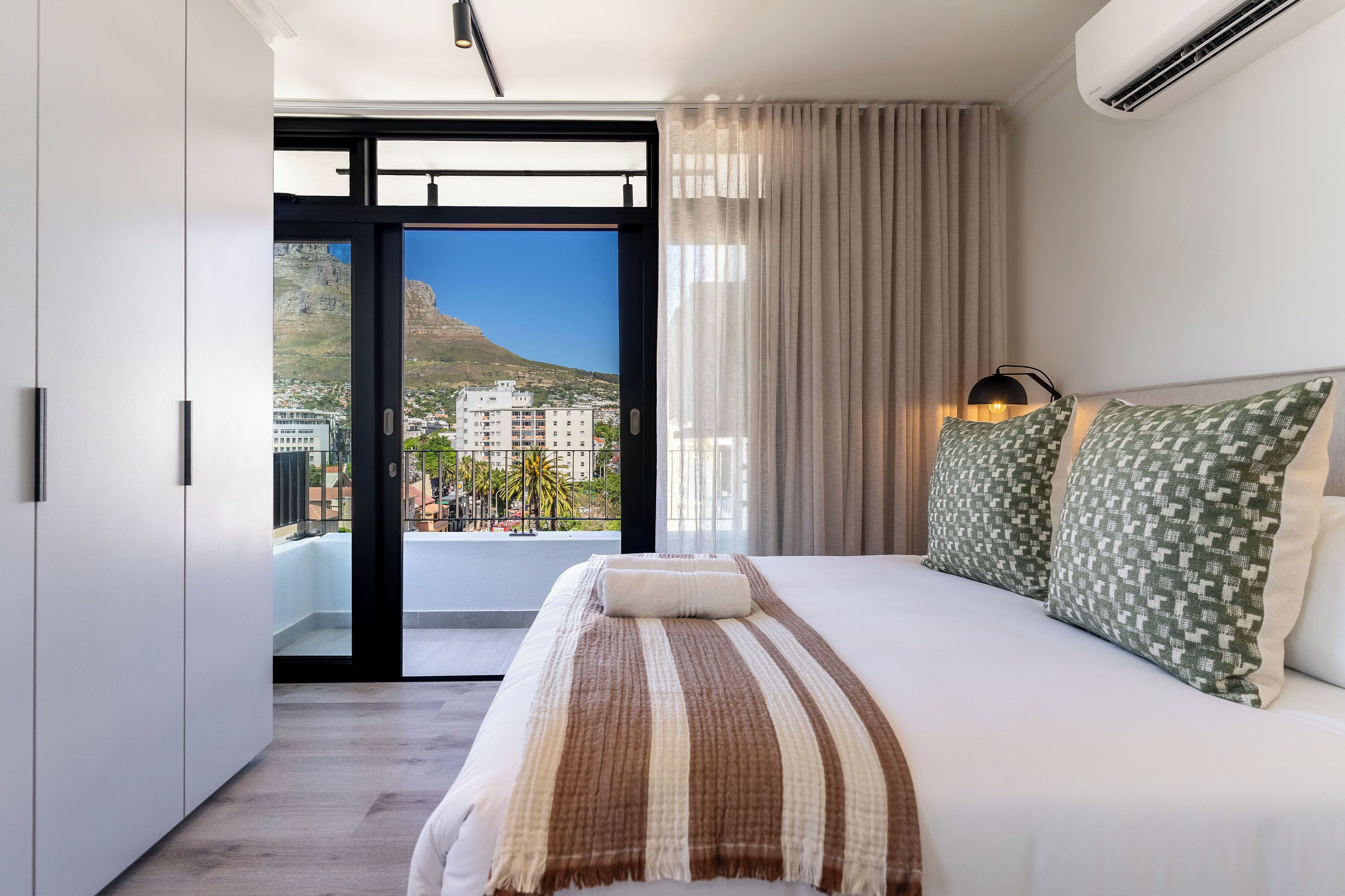 Fer et planche à repasser, accès Internet, draps fournis