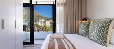 Strykejern/-brett, internettilgang og sengetøy