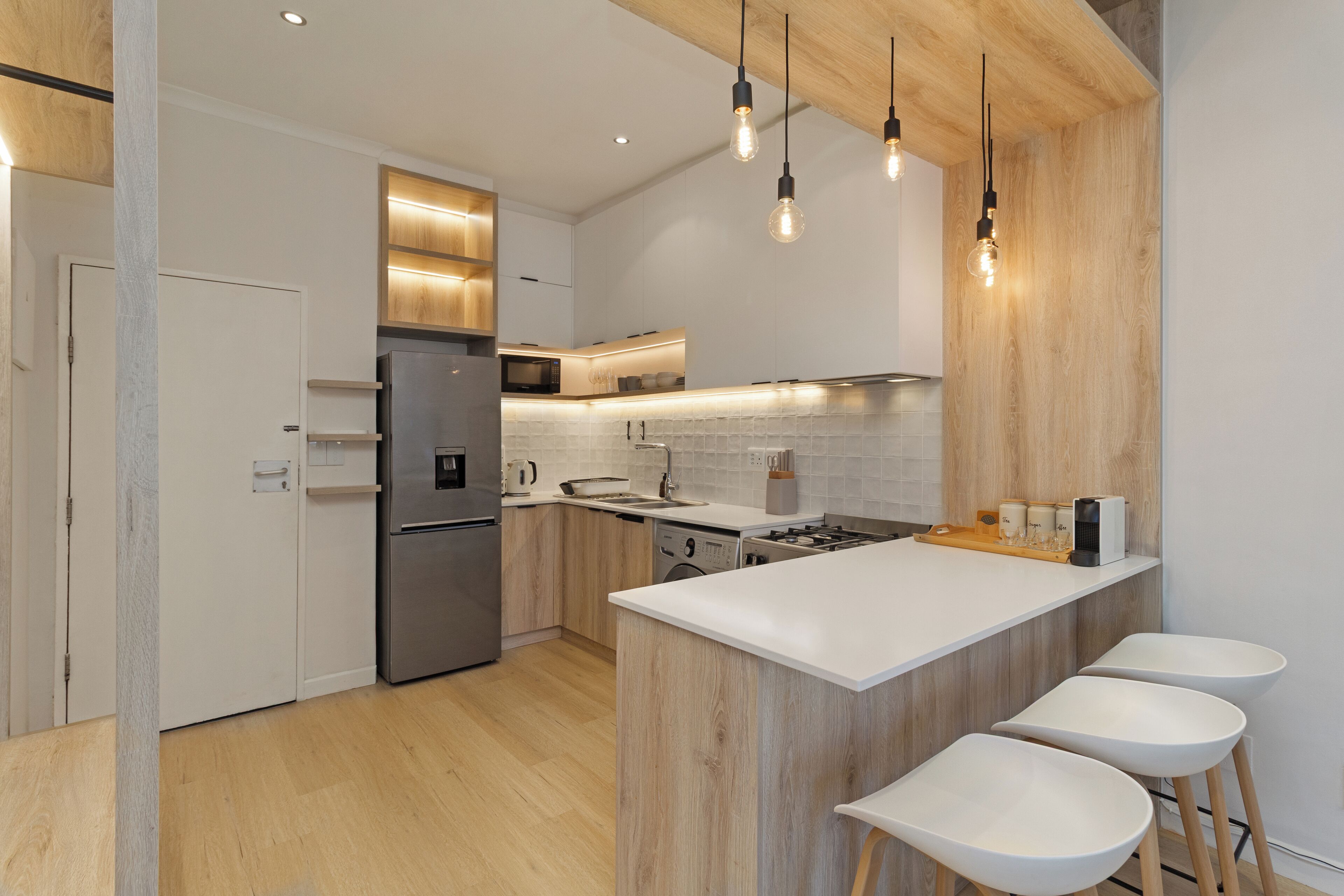 Réfrigérateur, micro-ondes, four, cafetière/bouilloire