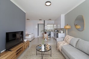 TV - Relax in Sea Point | Balcony and Comfort (Cape Town)