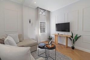 TV - Modern Venetian Elegance in CBD (Cape Town)