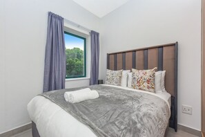 In-room safe, iron/ironing board, internet, bed sheets