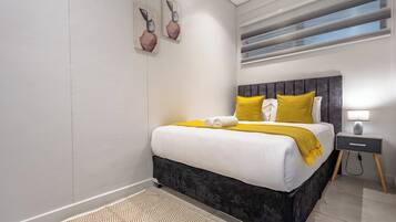 Iron/ironing board, bed sheets