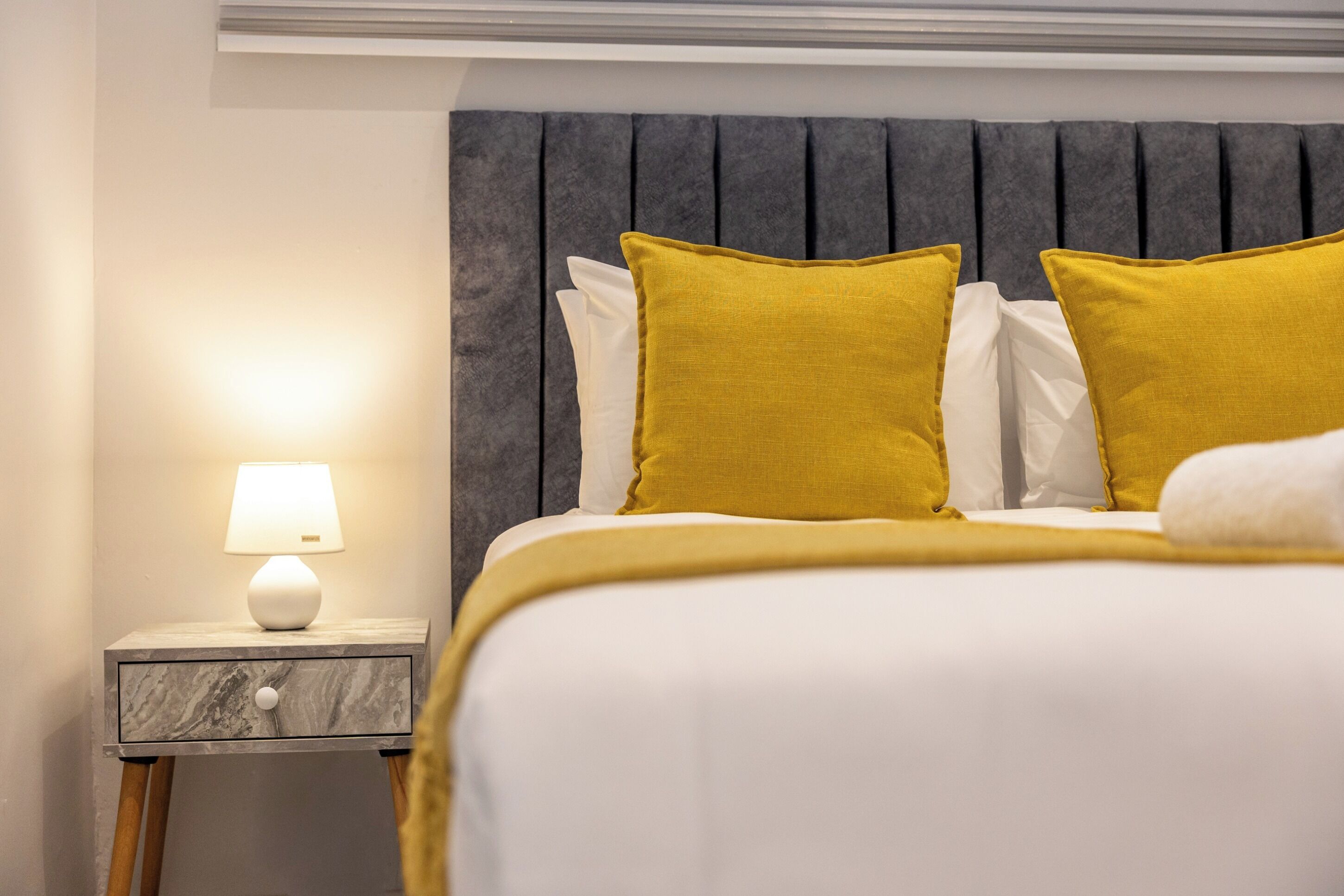 Strygejern/strygebræt, internetforbindelse, sengetøj