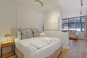 In-room safe, iron/ironing board, Internet, bed sheets - Urban Luxe Apartment | Rooftop Pool and Gym (Cape Town)